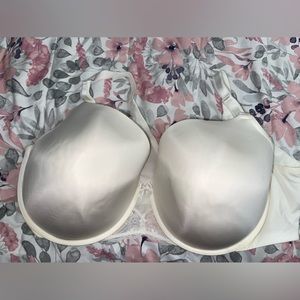 White Underwire TORRID Curve Bra 46DDD